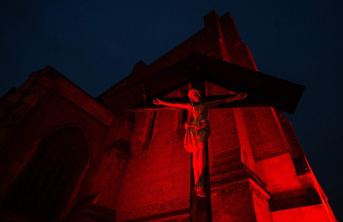 St George's Cathedral, Southwark lit up for #RedWednesday