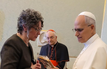 ACN UK National Director Dr Caroline Hull with Pope Leo 