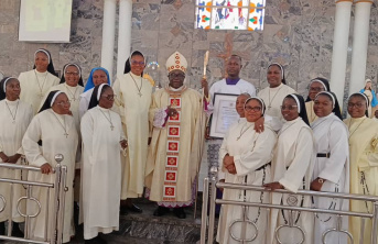 Tobias Yahaya celebrating his ACN Courage to Be Christian Award in Nigeria (Image © Tobias Yahaya).