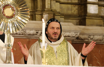 Fr Jacques Mourad celebrating Mass