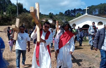 Fr. Misael Varona carrying one of the crosses