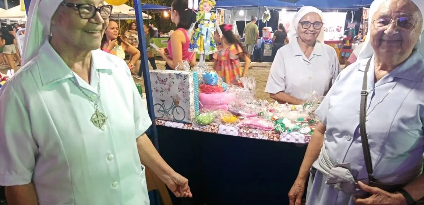 Sisters in a market