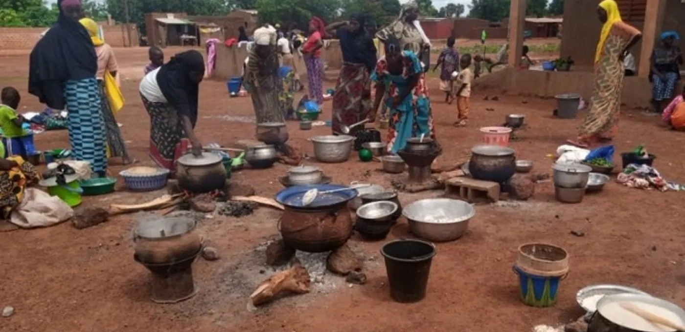 Displaced people in Burkina Faso filling containers of water