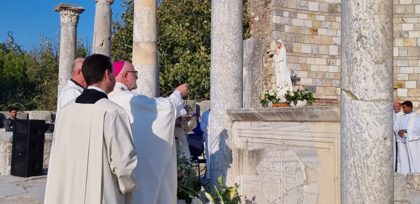 Archbishop and priests celebrating mass