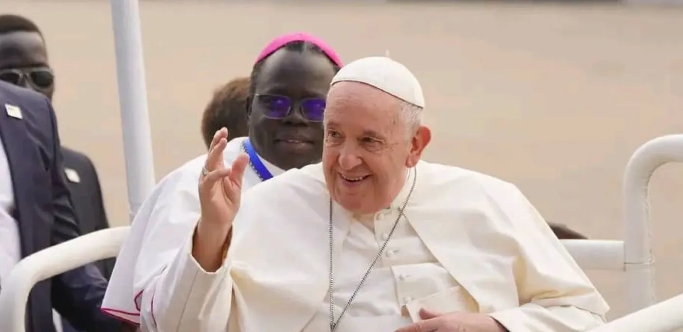 Pope Francis waving to crowd