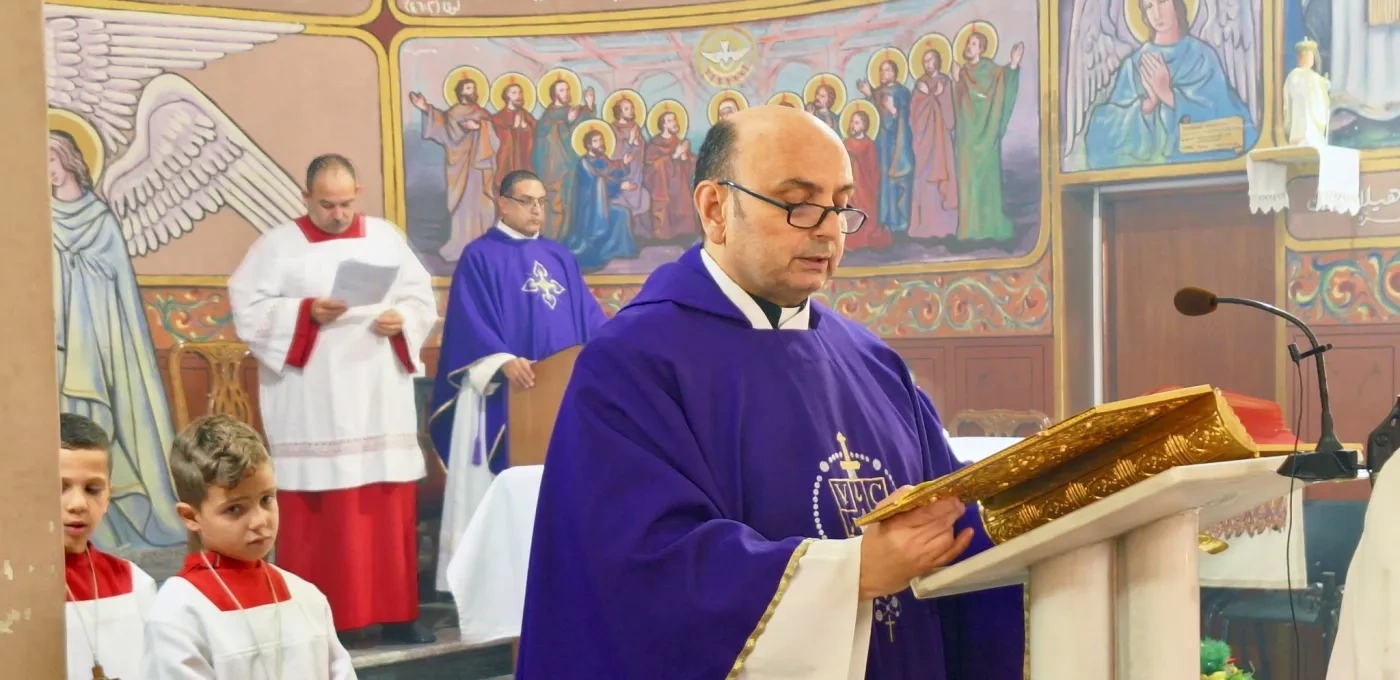 Priest in Gaza giving Mass