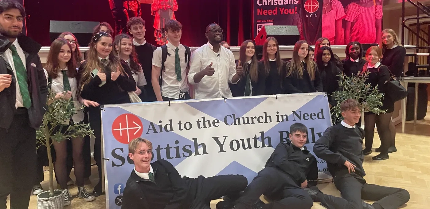 Picture of pupils with Father James Anyaegbu, Tik Tok priest from Aberdeen (©ACN)