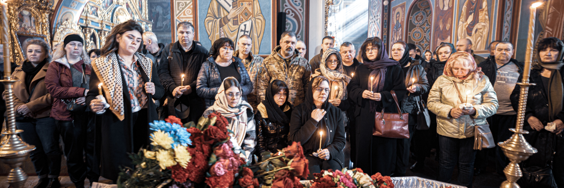 A family surround a coffin of a fallen soldier