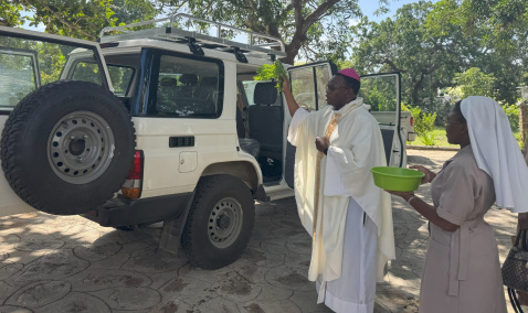 Sister and priest presented with a 4x4 vehicle