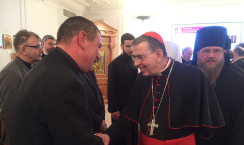 Cardinal Kurt Koch shaking hands with a person.