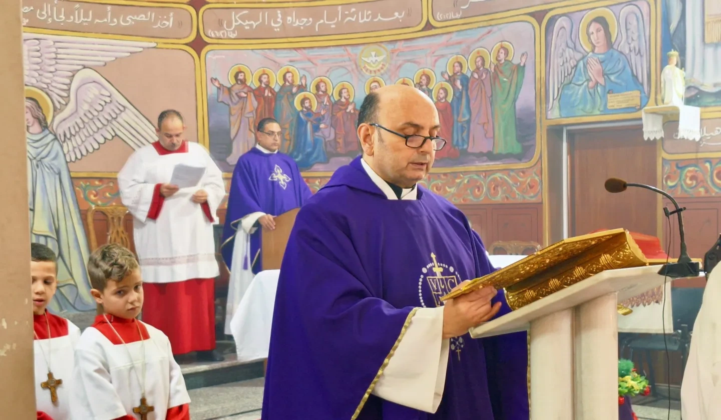 Priest in Gaza giving Mass