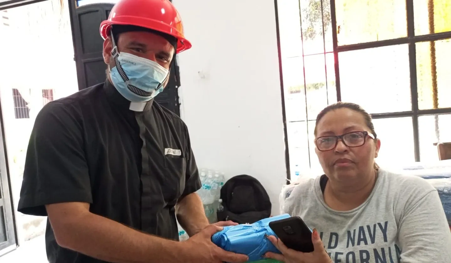 Seminarian Germán Jiménez with a fellow earthquake survivor 