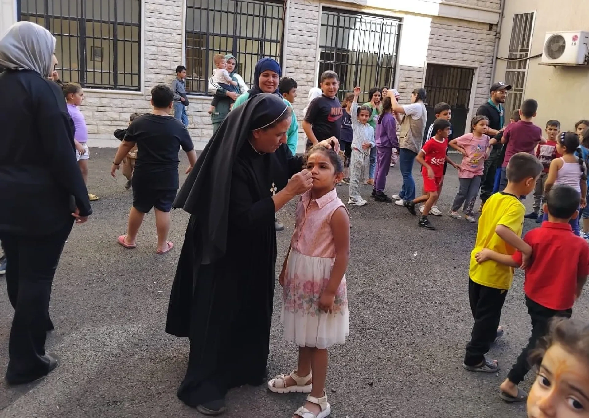 Sisters helping IDPs in Lebanon.