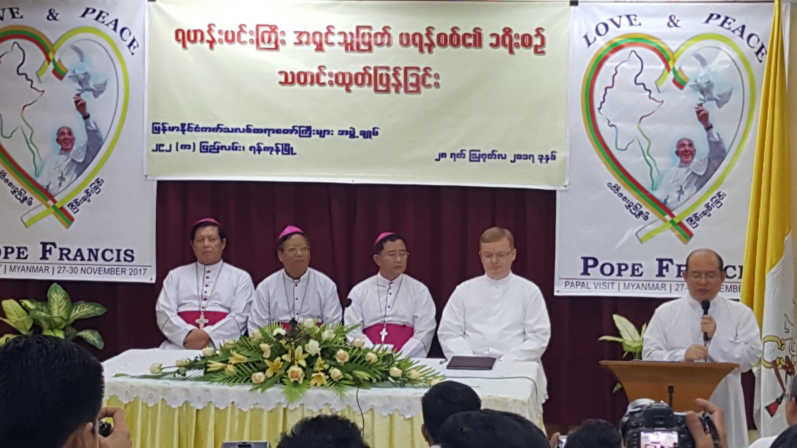 Burma (Myanmar): Bishop John Hsane Hgyi of Pathein (far left) with fellow bishops at a press conference about Pope Francis’ visit to Burma (© Aid to the Church in Need)