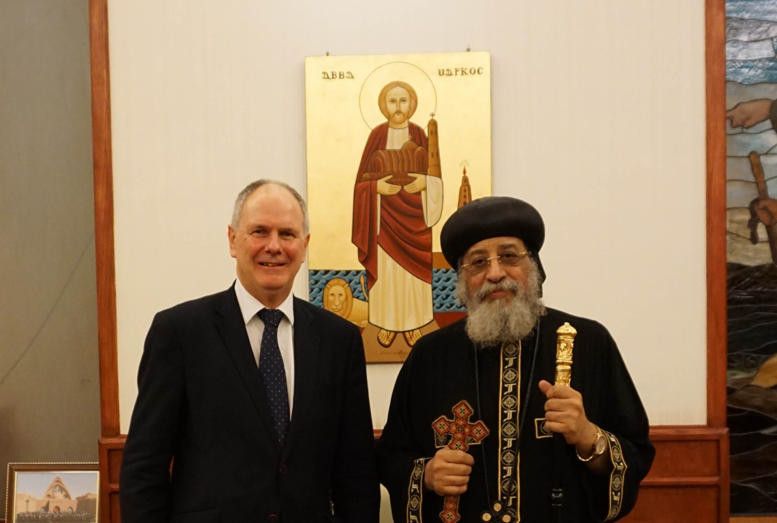 Neville Kyrke-Smith, National Director, Aid to the Church in Need (UK) and Coptic Orthodox Pope Tawadros II (© Aid to the Church in Need)