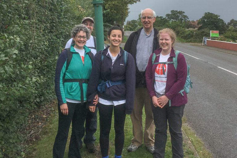 ACN’s Caroline Hull (left) and Bridget Teasdale (right) with Bishop Peter Brignall of Wrexham and ACN supporters Clemmie and Andrew (© ACN)