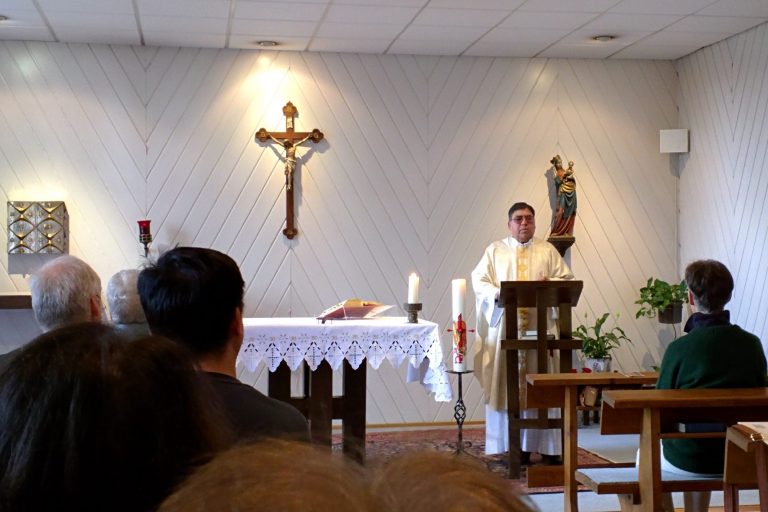 National Director of Pakistan’s Catholic Commission for Justice and Peace, Father Emmanuel Yousaf celebrating Mass