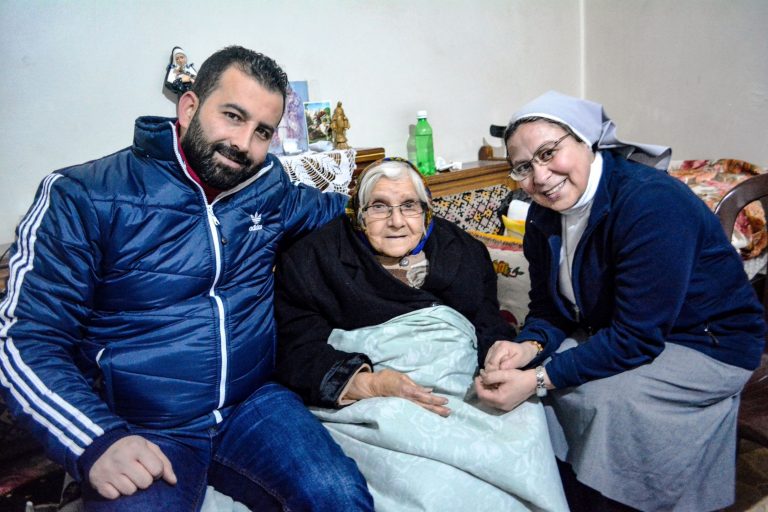 Sister Annie Demerjian (right) © Aid to the Church in Need