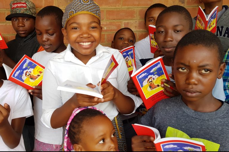 ZIMBABWE / BULAWAYO 17/00096 8.160 copies of the Child's Bible 