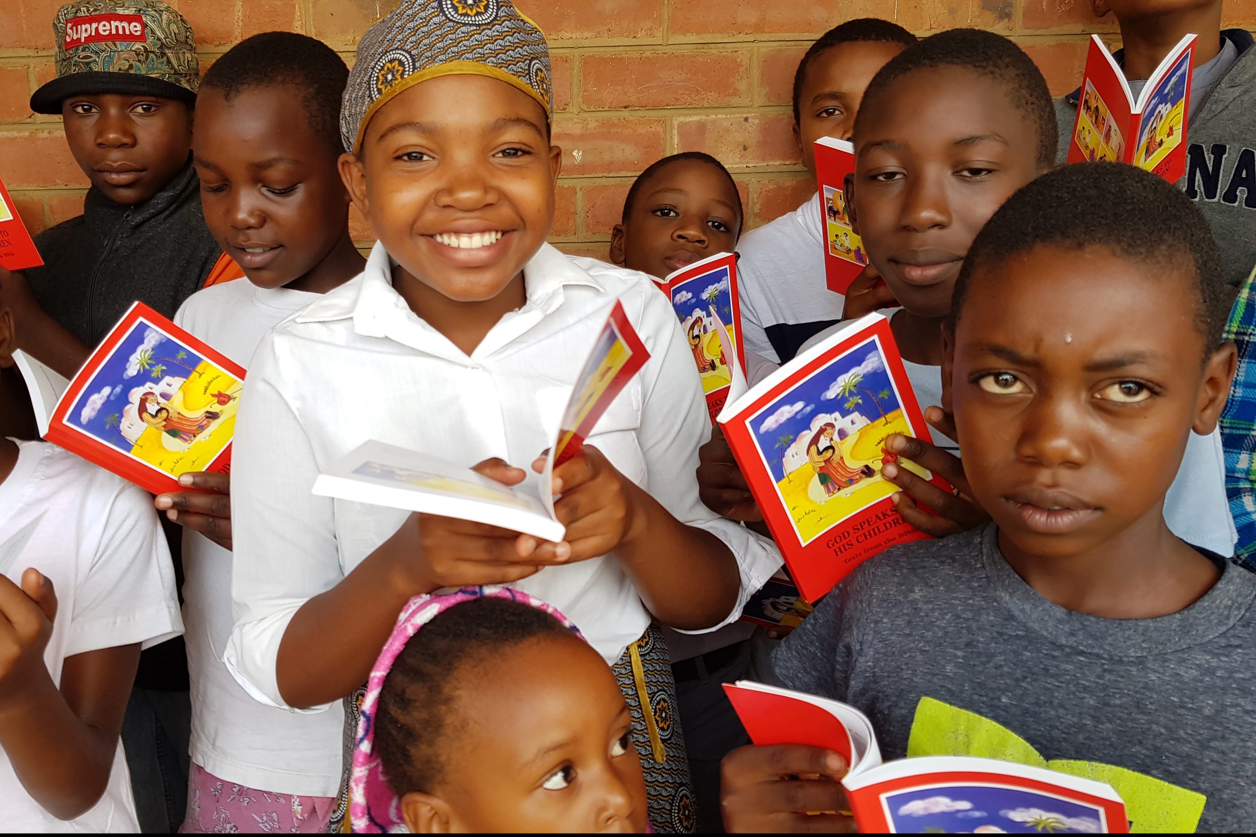 ZIMBABWE / BULAWAYO 17/00096 8.160 copies of the Child's Bible 
