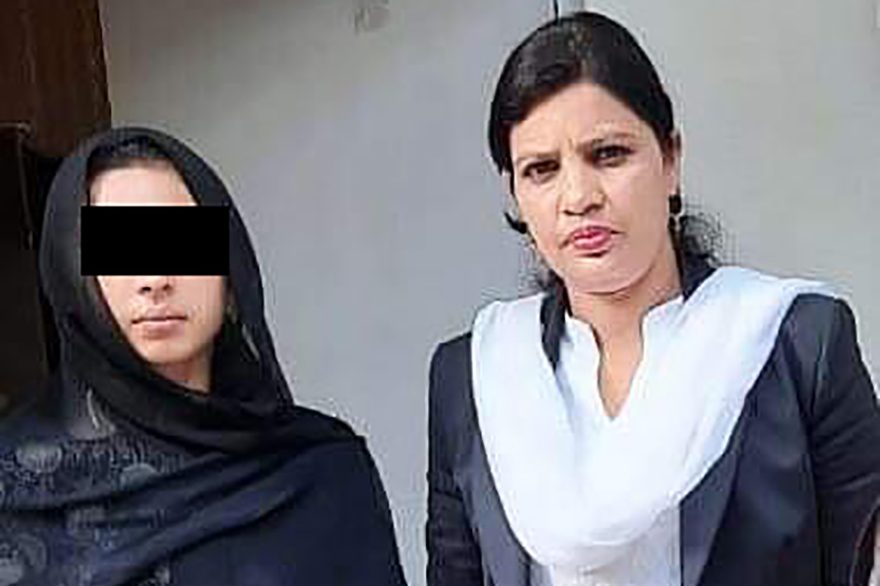 Picture of Maira Shahbaz and her lawyer, Sumera Shafique (© Aid to the Church in Need)