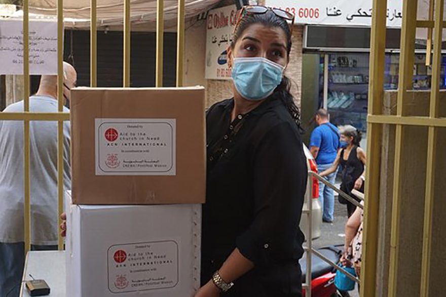 ACN food parcels being distributed in Beirut (©Aid to the Church in Need)