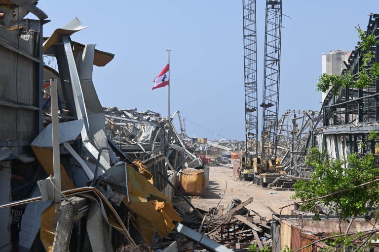 Lebanese flag flies at half-mast at the harbour in Beirut (© Aid to the Church in Need)