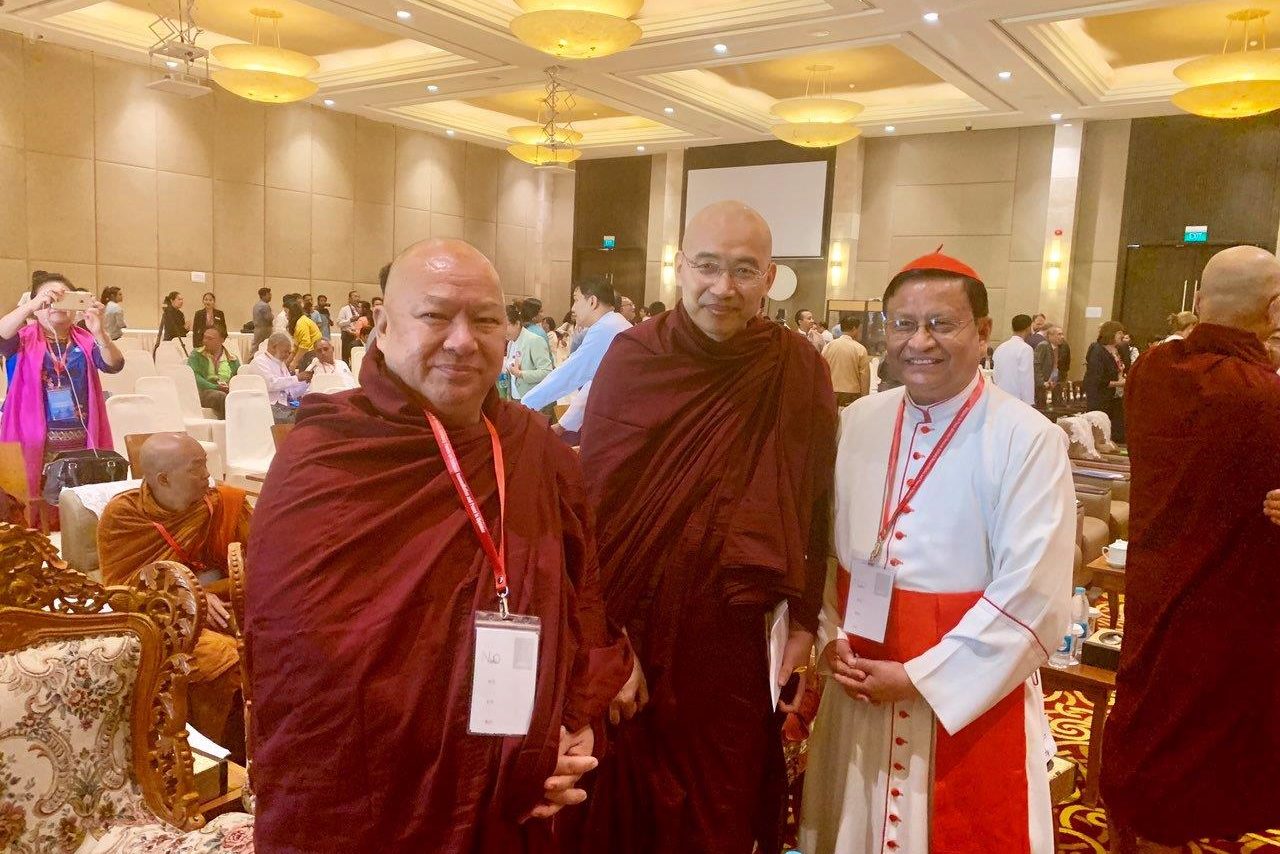 Cardinal Charles Maung Bo, Archbishop of Yangon (Right), with two Buddhist monks © ACN