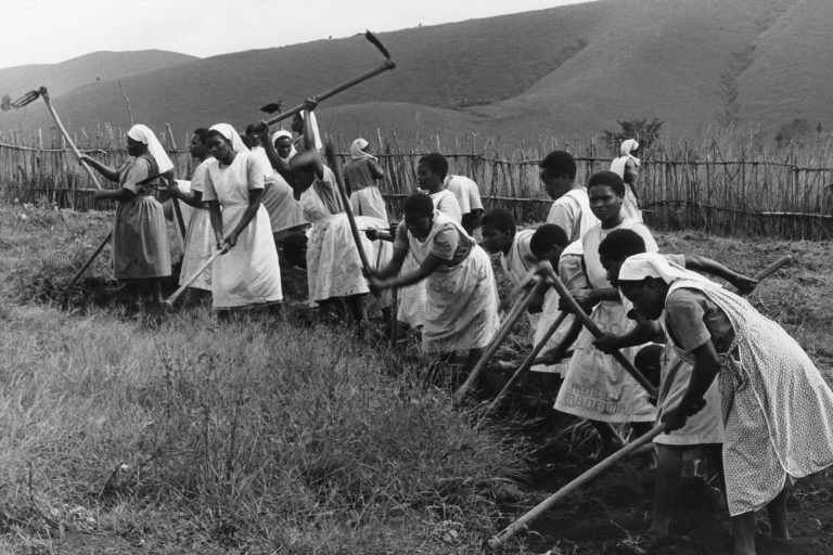 With archive image of Sisters and novices from the Daughters of the Resurrection working in the fields (Image © ACN/Karl Gähwyler)