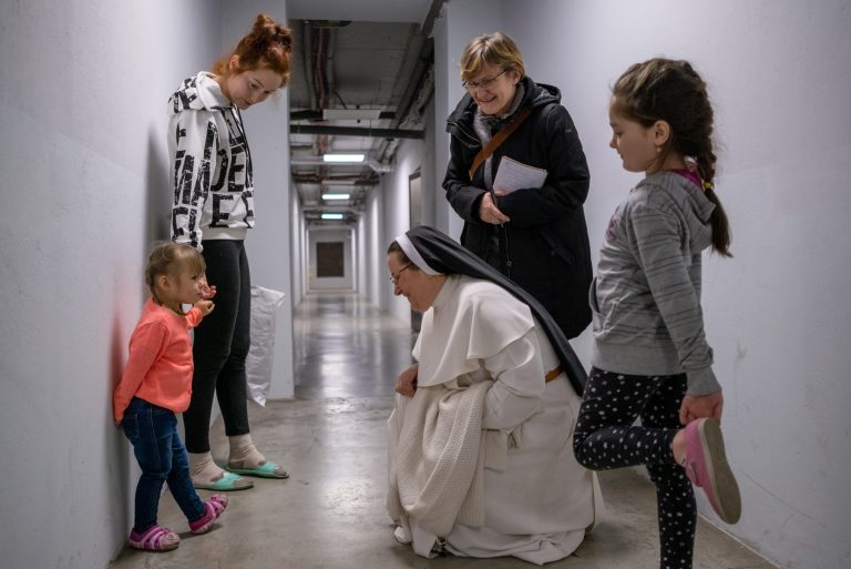 With picture of a Sister with IDPs in the seminary in Ivano-Frankivsk. (© ACN).