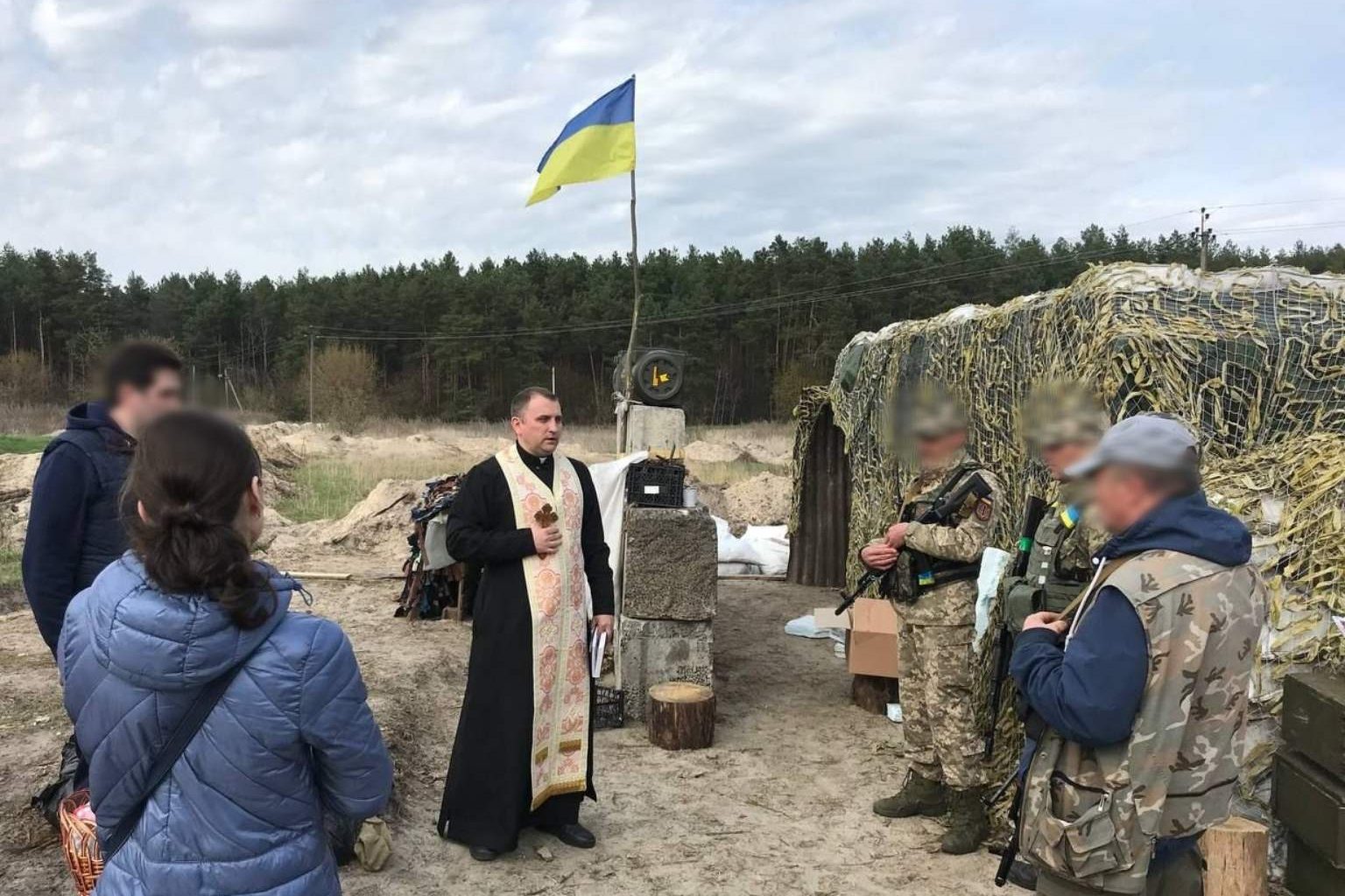 Archpriest Vitaliy Herasymiv on a pastoral visit to Ukrainian soldiers.
