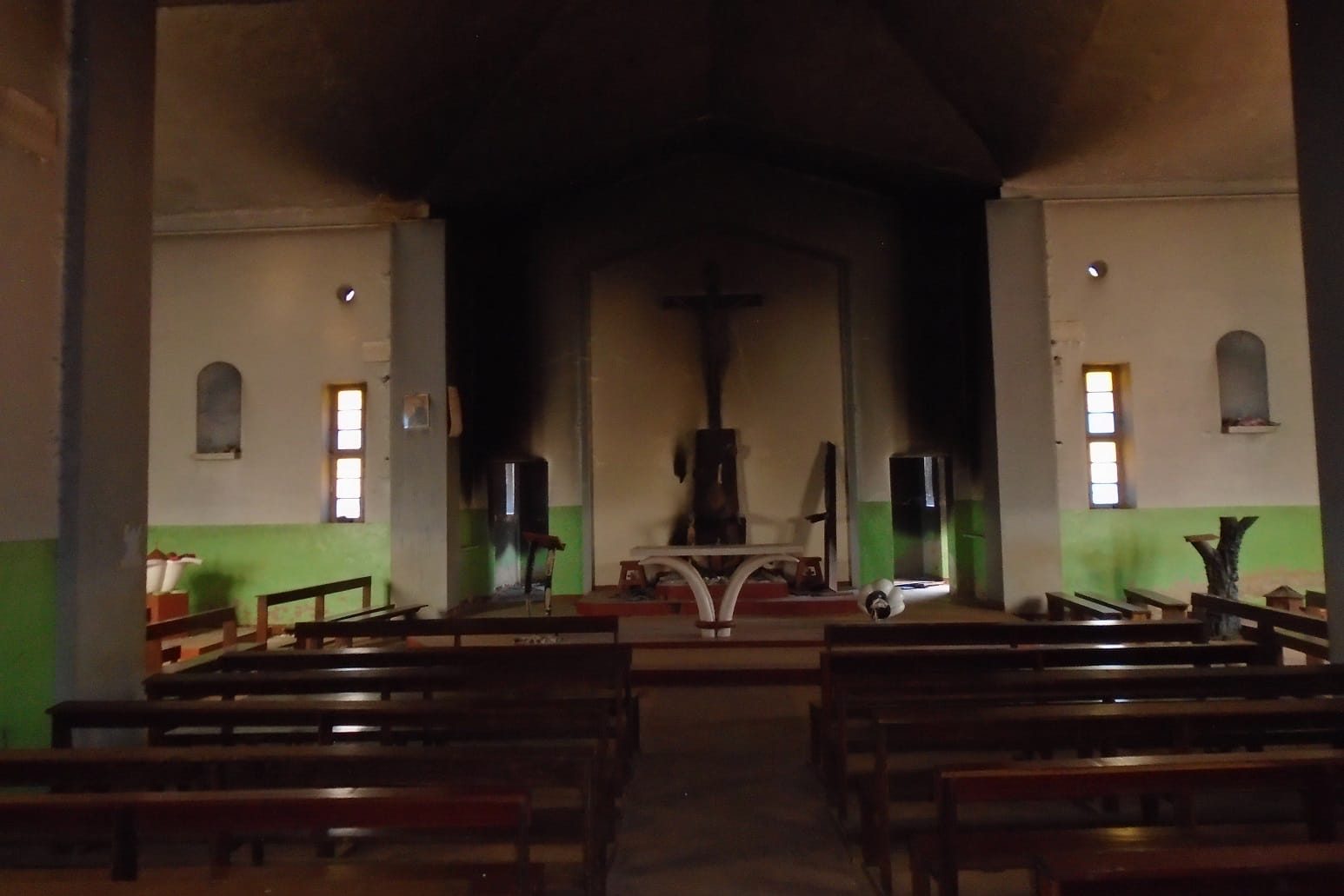 With image of a burnt church in the Chipene Mission, Mozambique (© Aid to the Church in Need)