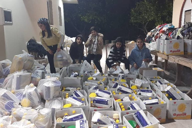 Franciscan volunteers organising a food distribution for the victims of the earthquakes.