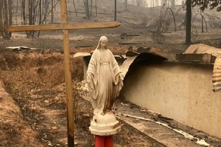 A chapel in Santa Juana destroyed by fire in February 2023 (Image: Monsignor Fernando Chomali).