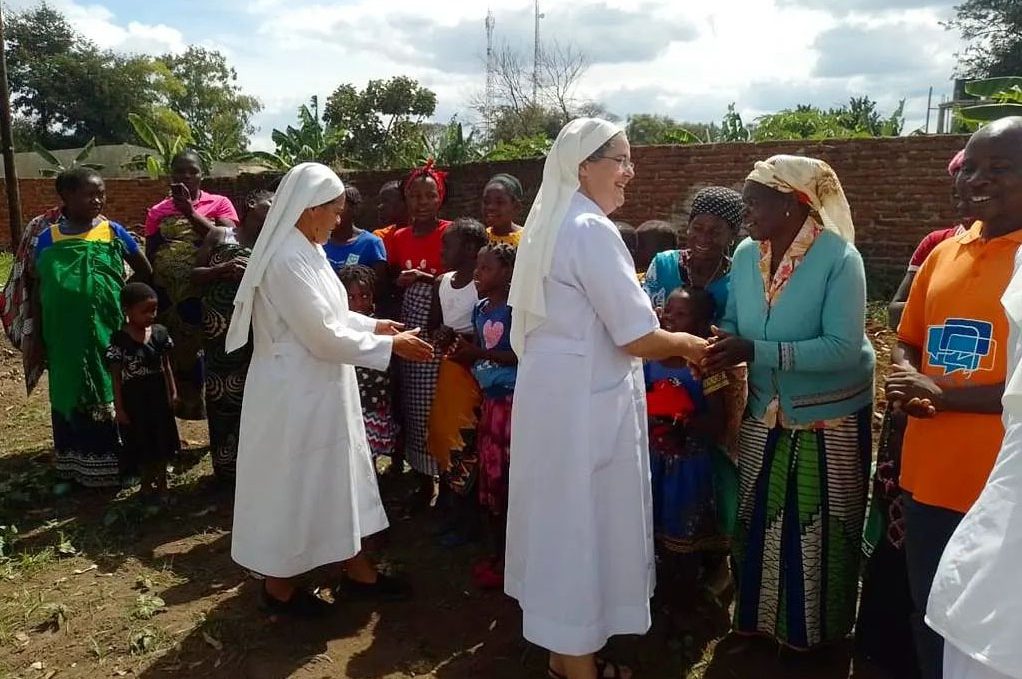 The Little Sisters of Mary Immaculate arriving in Dómuè, Mozambique.