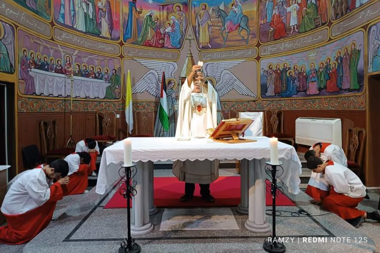 Holy Mass at the Holy Family Church in Gaza (© Holy Family Parish, Gaza).