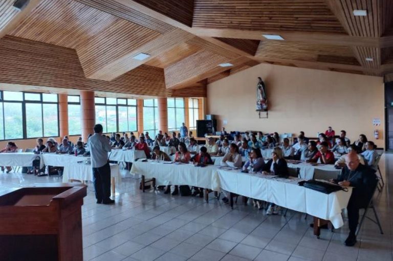 A training course at the parish hall of the Cathedral of Ciudad Quesada, Costa Rica.