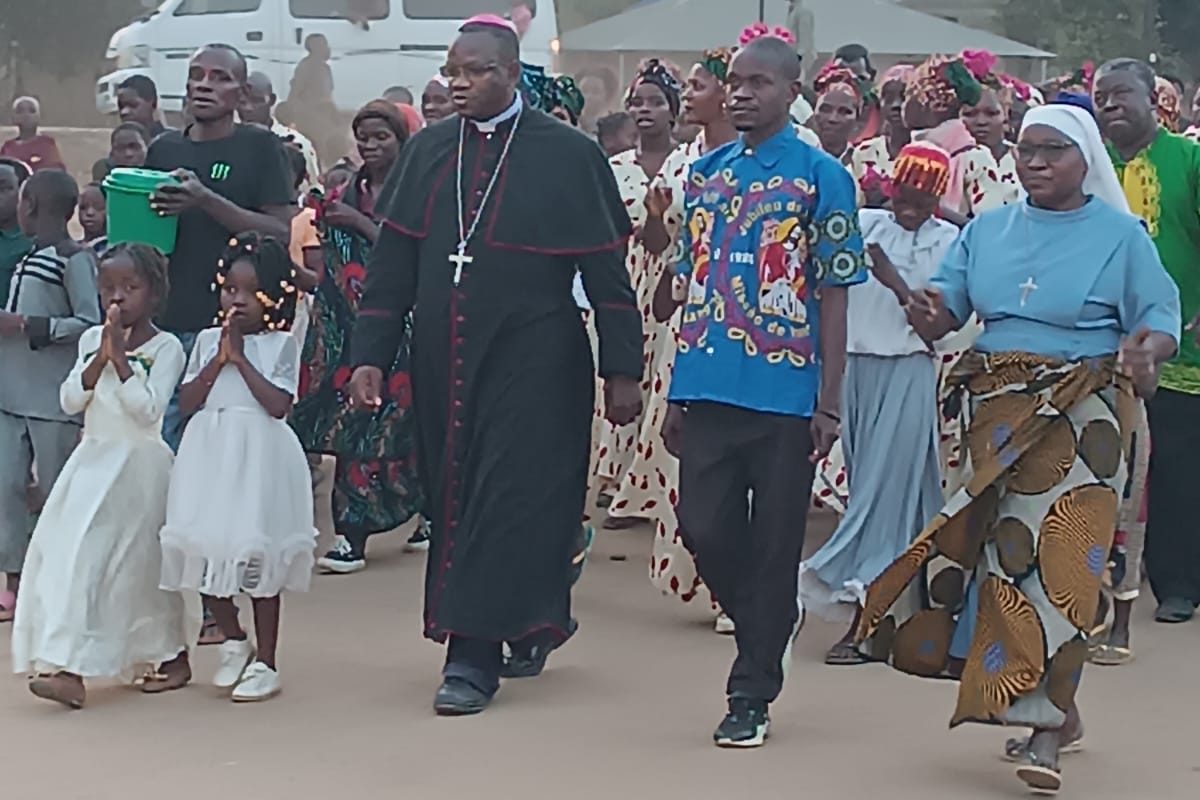 Bishop António Juliasse Ferreira Sandramo visiting IDPs in Pemba Diocese.